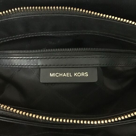 Michael Kors Susan Black Leather Quilted Medium Bag - Picture 4 of 15